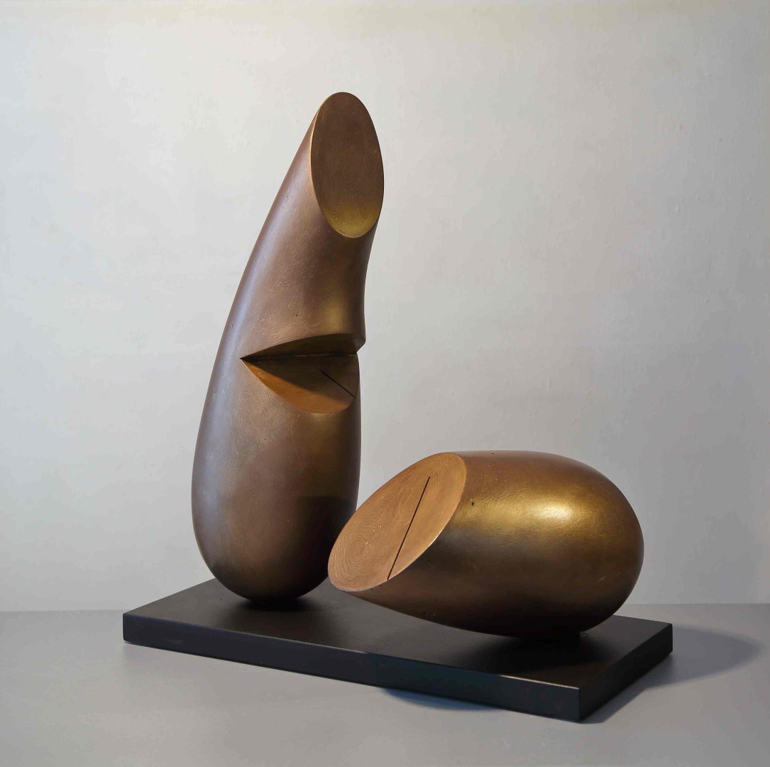 Vzájemné pouto, 70x60x33cm, 2023, bronz - žula